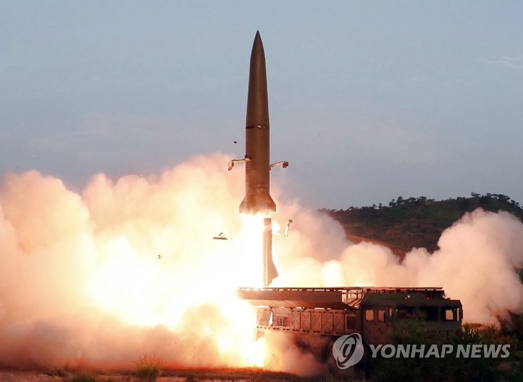 합참 "북한, 단거리 발사체 2발 발사…330㎞ 비행"