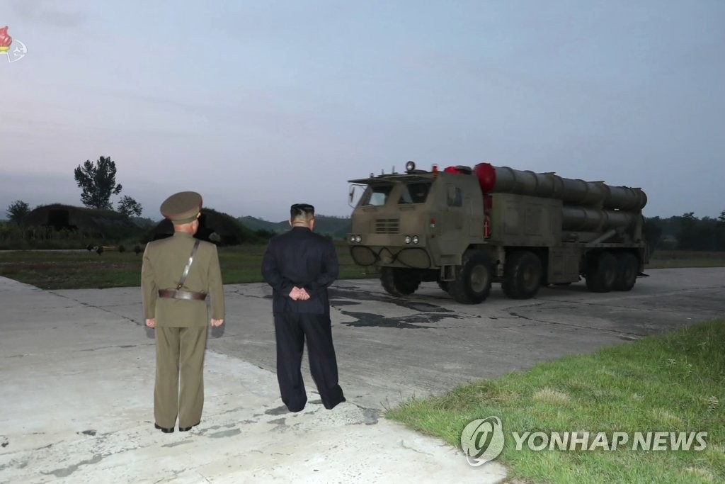 북한, 다시 초대형 방사포 시험사격…김정은 지도
