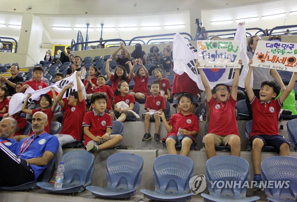 이집트의 한국학교 학생들 "한국배구 파이팅"