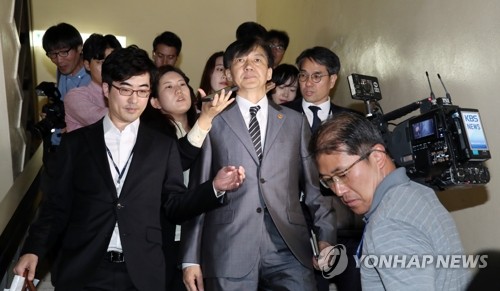 국회 일정 마친 조국 장관