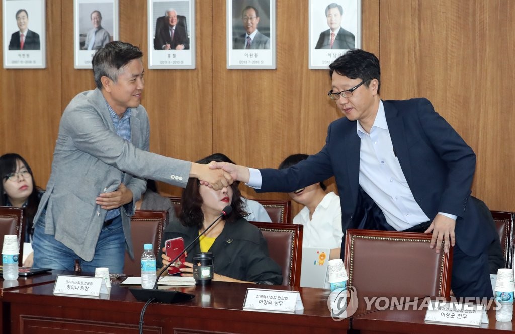 인사하는 택시-플랫폼 택시