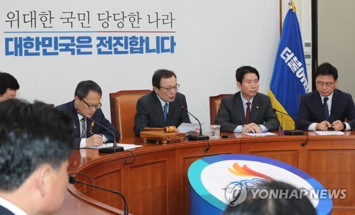 발언하는 이해찬 대표