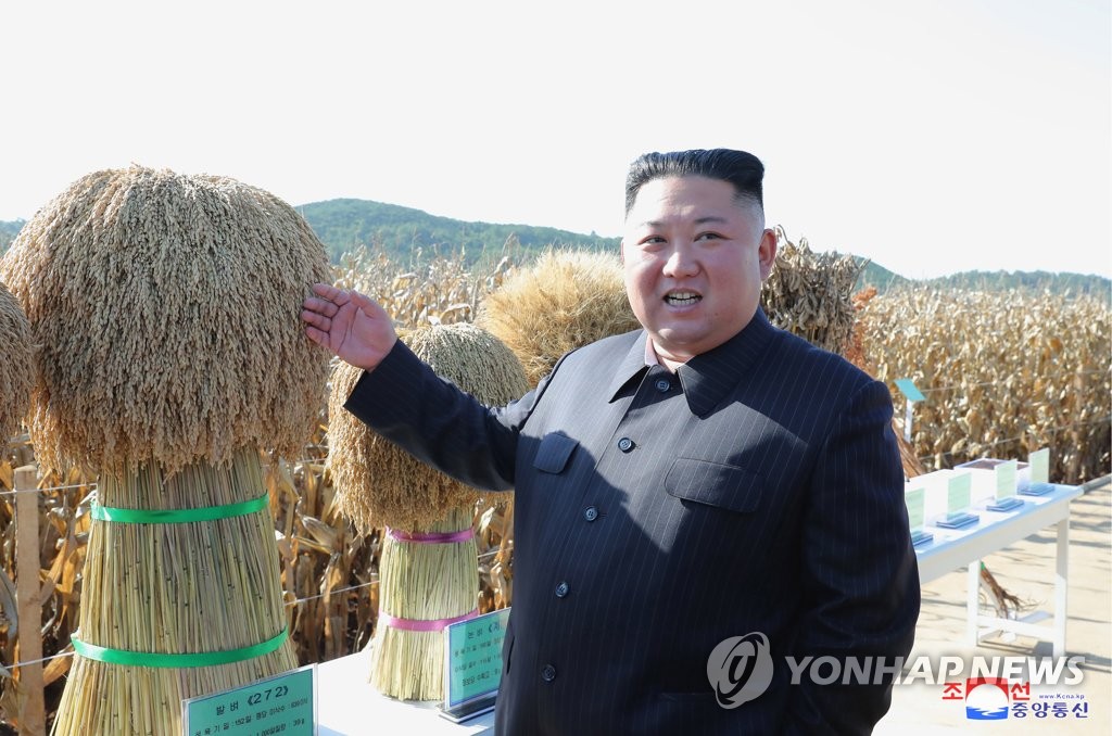 軍農場を訪れた正恩氏 軍農場を訪れた正恩氏