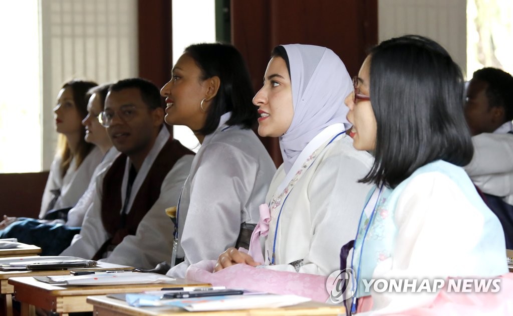 한글날, 외국인들의 한국어 따라 하기