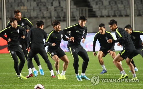 스리랑카전 앞두고 훈련하는 선수들
