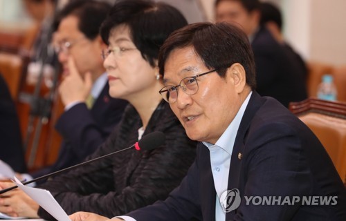 증인채택 관련 의사진행발언하는 신동근 간사