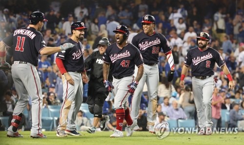 포효하는 워싱턴 선수들