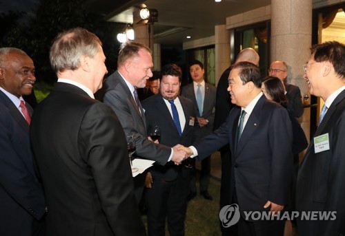 의회외교포럼의 밤 주최하는 문희상 의장