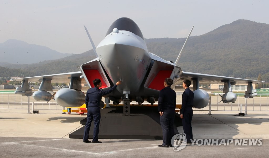 공개된 KF-X 실물모형