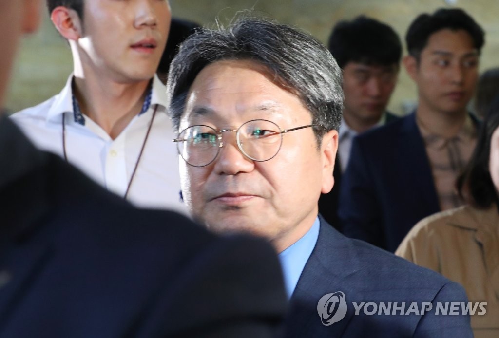 강기정 청와대 정무수석 '무거운 표정으로'