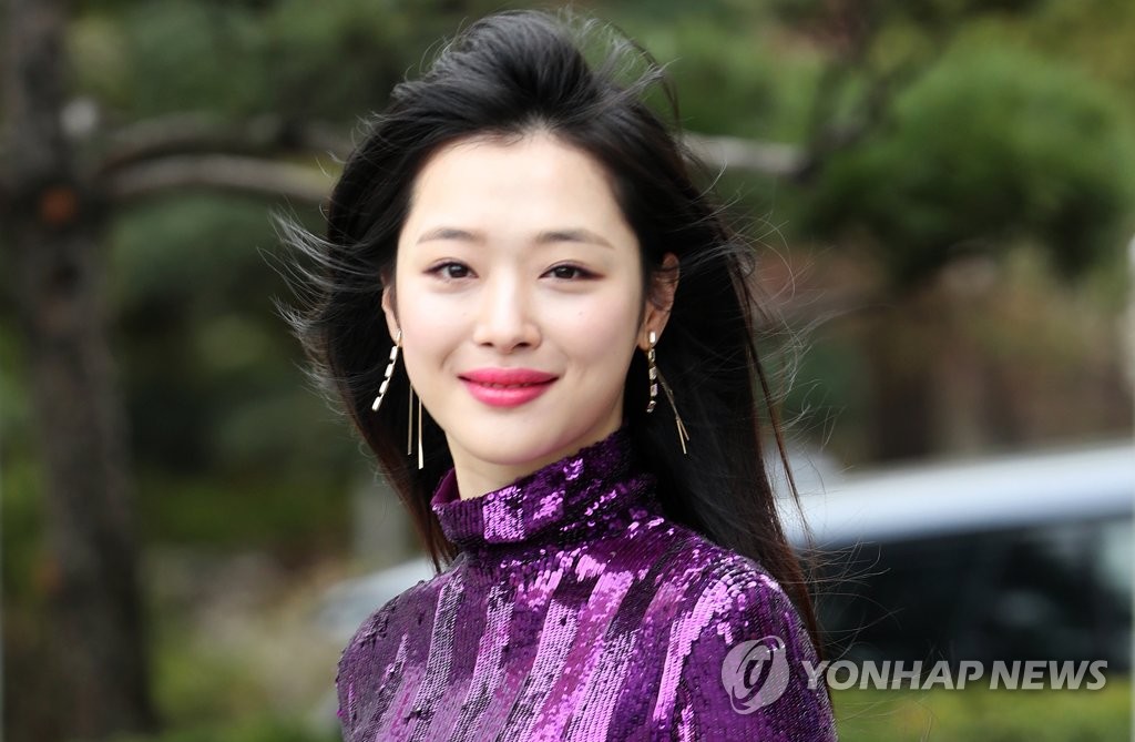 Singer Sulli found dead Singer Sulli found dead