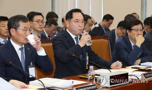 긴장된 표정의 과방위 피감기관장들