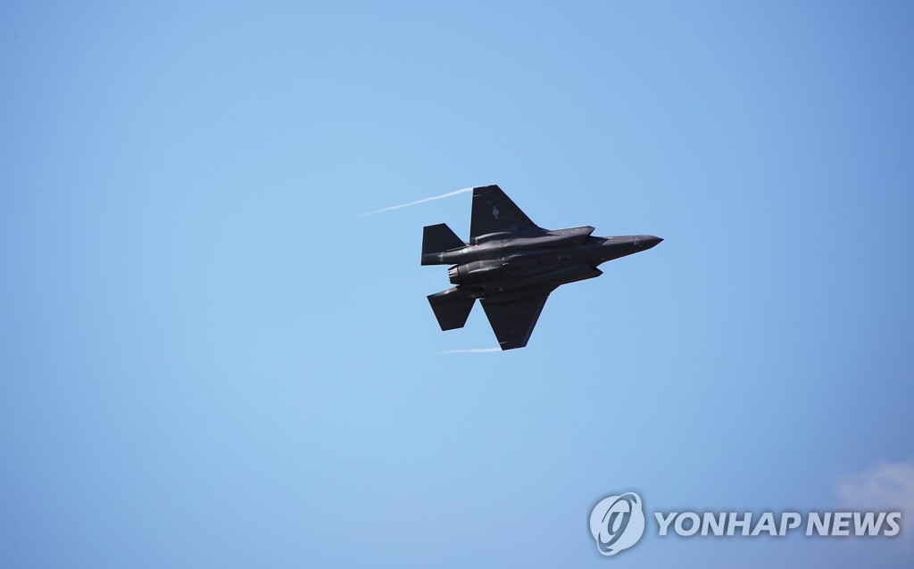 An F-35A stealth bomber conducts a flying display during the opening ceremony of the Seoul International Aerospace & Defense Exhibition (ADEX) at Seoul Air Base, east of Seoul, on Oct. 15, 2019. (Yonhap)