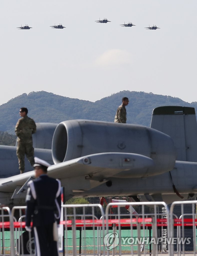 편대 비행 펼치는 F-15K