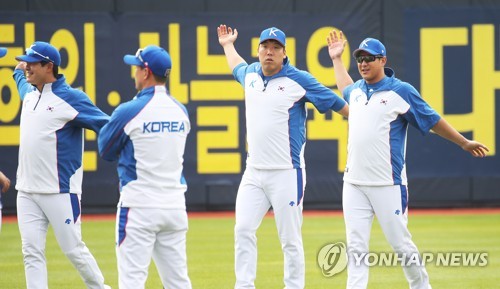 프리미어12 앞두고 훈련하는 선수들