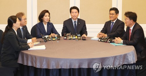 여야 3당 원내대표와 의원들, '3+3' 회동
