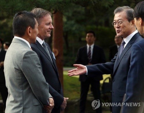문 대통령과 주한뉴질랜드 대사