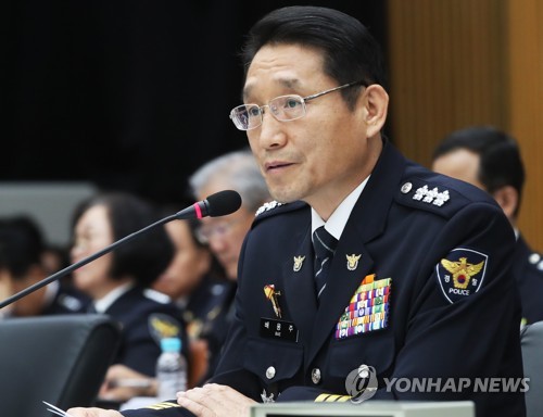 답변하는 배용주 경기남부청장