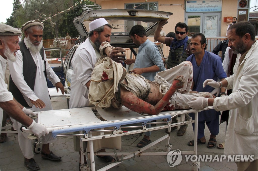 아프간 동부 이슬람사원 테러 부상자 이송