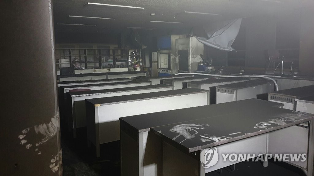 전북 군산 한 고등학교에서 불…200여명 대피