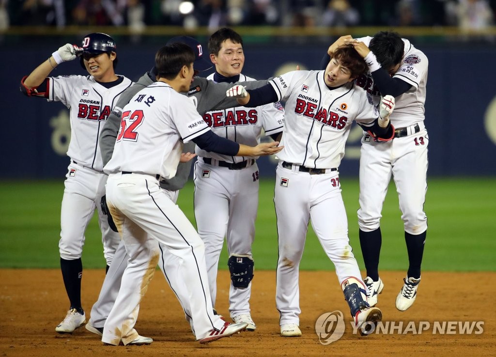 Park Kun-woo of the Doosan Bears (2nd from R) is mobbed by teammates after delivering a walk-off single in the bottom of the ninth inning against the Kiwoom Heroes in Game 2 of the Korean Series at Jamsil Stadium in Seoul on Oct. 23, 2019. The Bears won the game 6-5. (Yonhap)