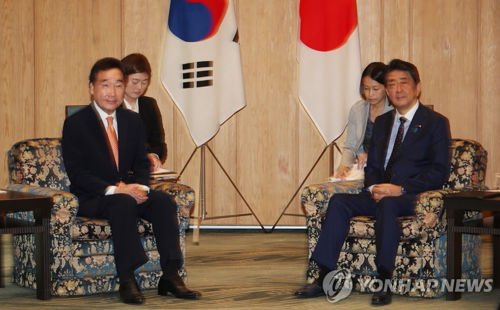 아베 총리와 면담하는 이낙연 총리