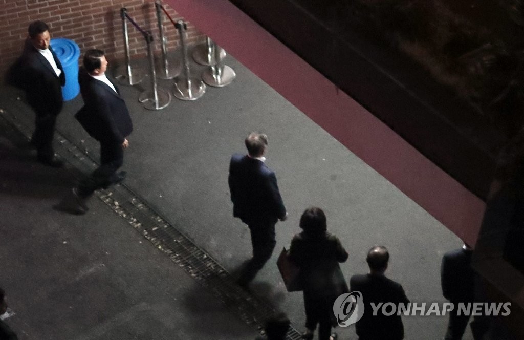 문재인 대통령 남천 성당 도착