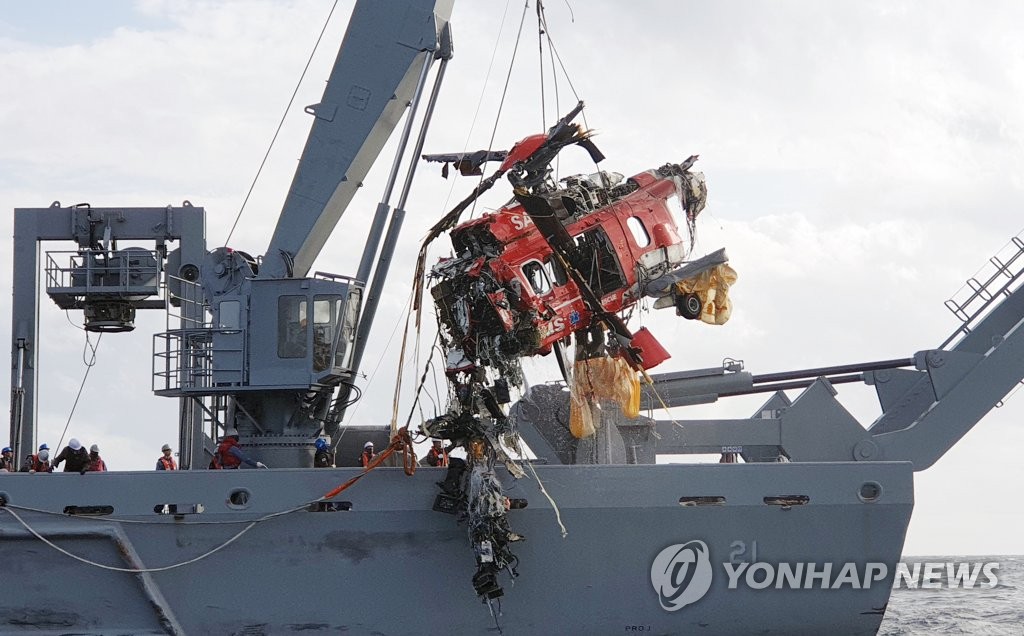 A destroyed rescue helicopter is salvaged from waters in the East Sea by a Navy vessel on Nov. 3, 2019, four days after the crash that happened shortly after its takeoff from the easternmost islets of Dokdo, in this photo provided by the Donghae Coast Guard. (PHOTO NOT FOR SALE) (Yonhap)