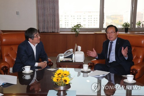 금융감독원장 만난 송철호 울산시장