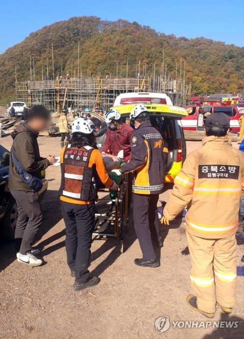 시제 중 인화 물질 뿌리고 방화
