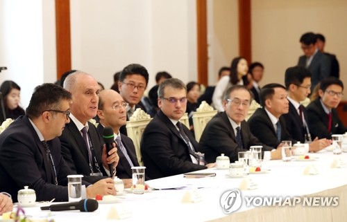 인사말 하는 아슬란 아슬라노프 OANA 의장