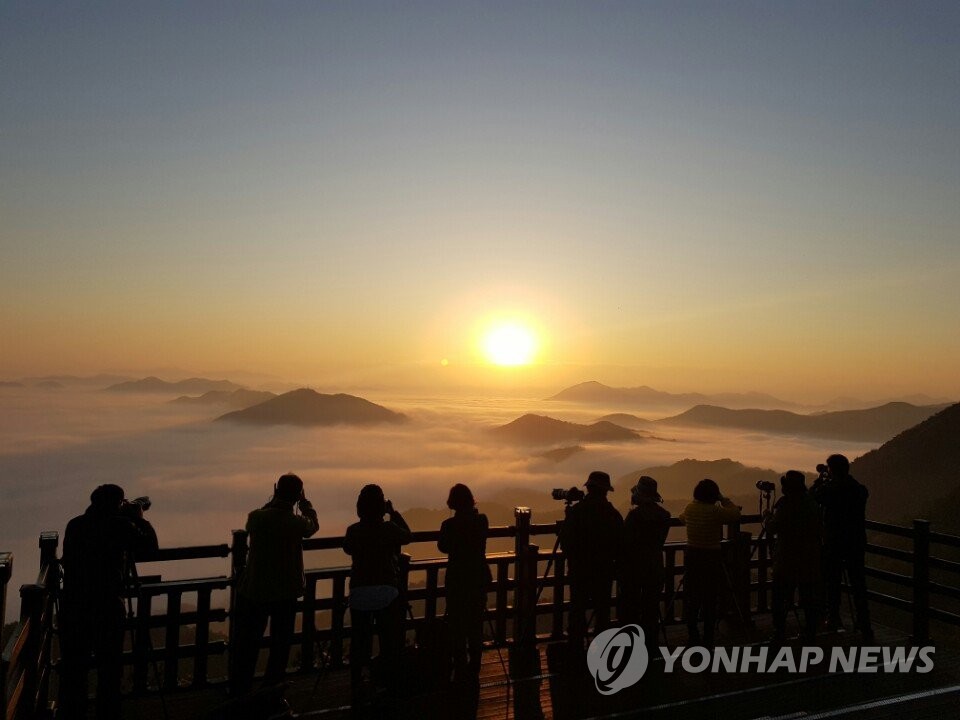 사진작가 몰리는 옥천 운무대