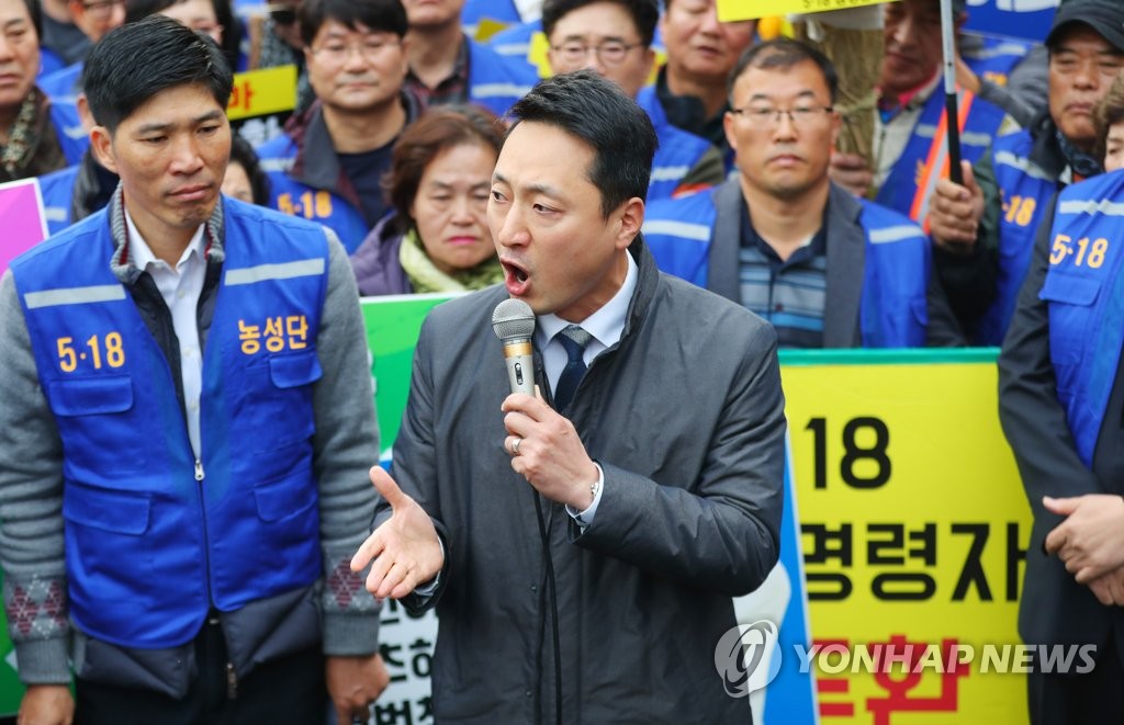 발언하는 임한솔 정의당 부대표