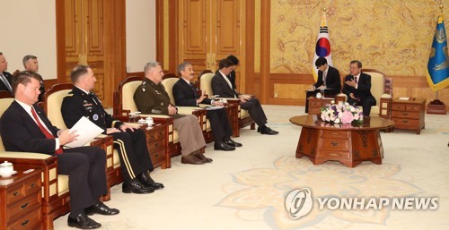 미국 국방장관 접견하는 문 대통령
