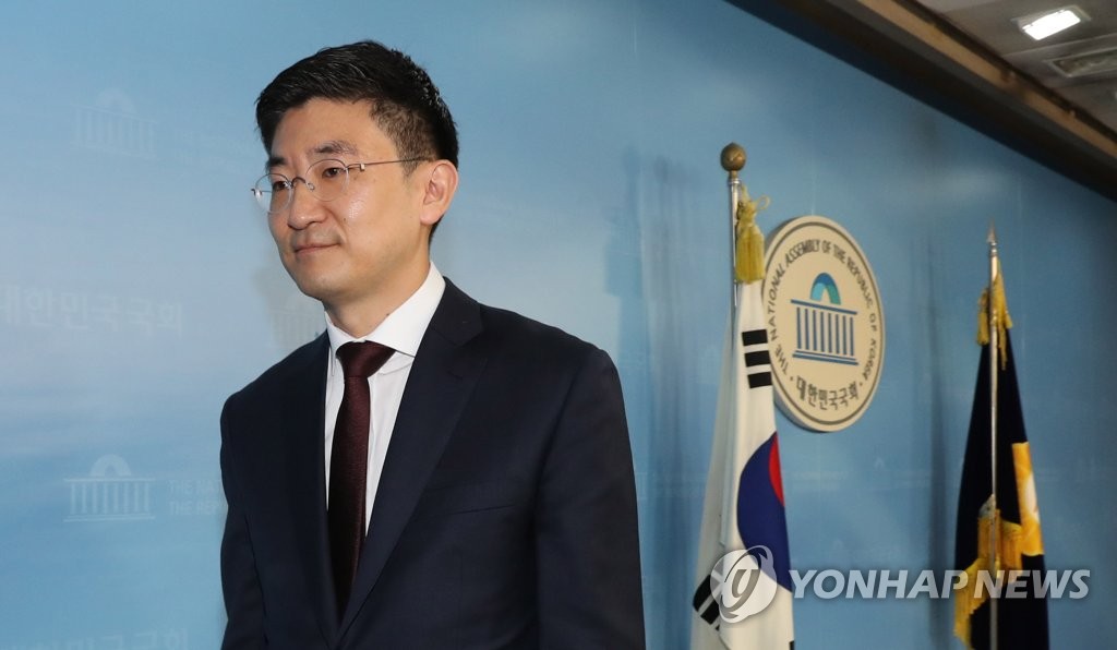 정론관 나서는 김세연