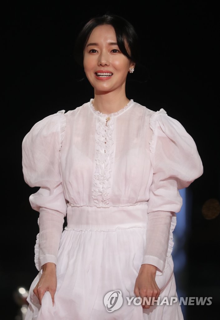 포즈 취하는 이정현