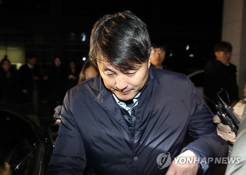 동부지검 나서는 유재수 부시장
