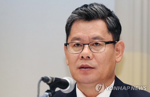 기조연설 하는 김연철 장관