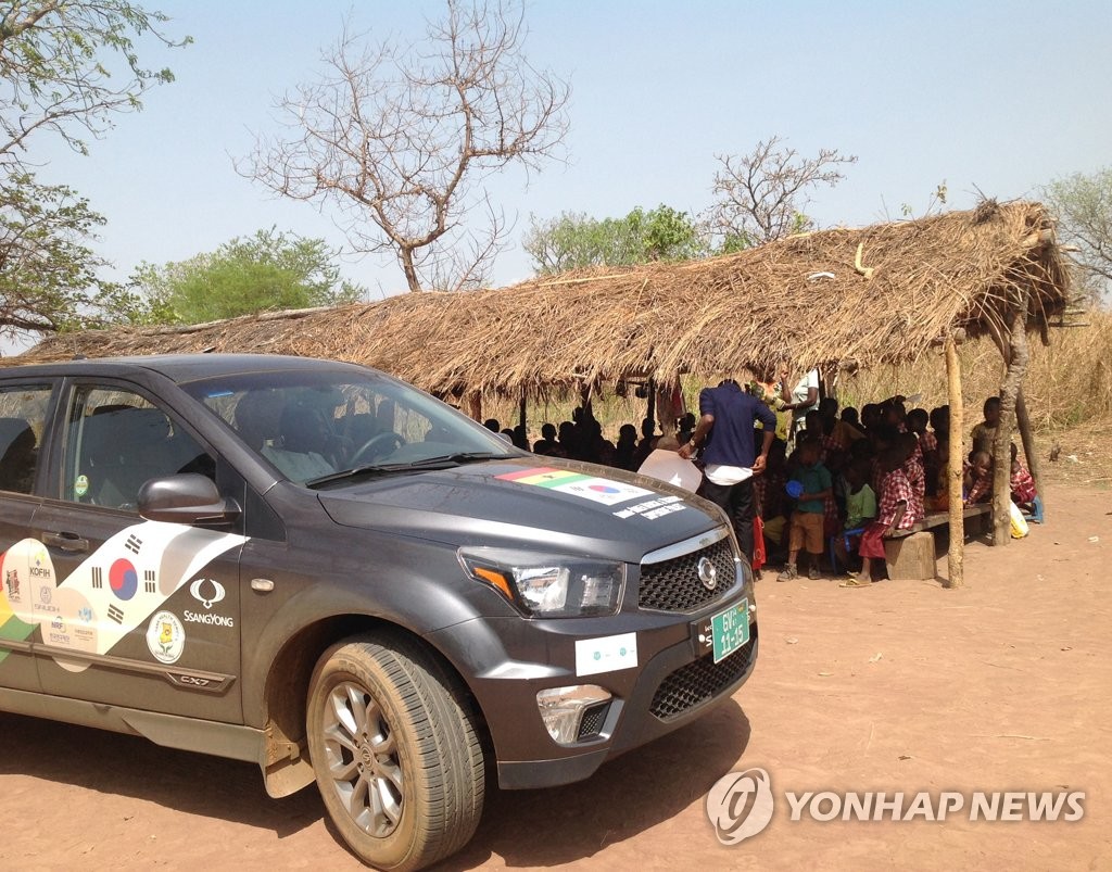 쌍용차, 아프리카 가나 의료지원용 차량 2대 기증