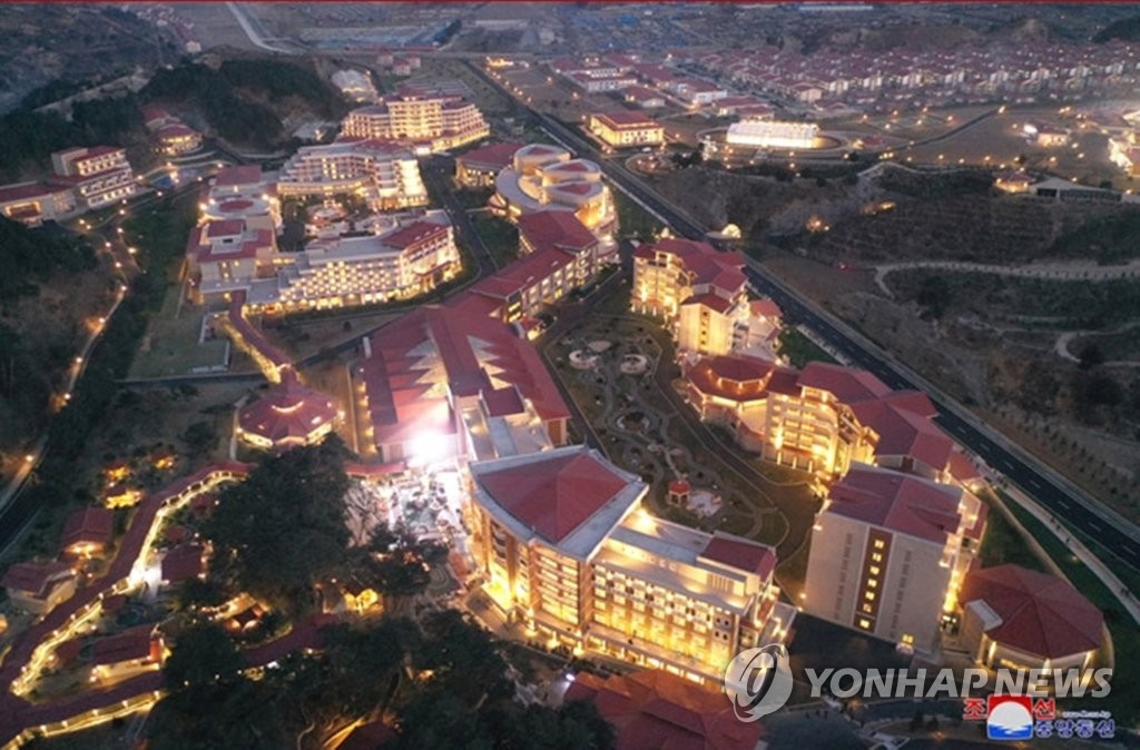 완공된 북한 양덕온천지구 전경