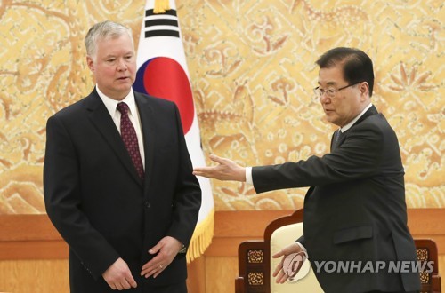 정의용 국가안보실장과 비건 미국대북특별대표