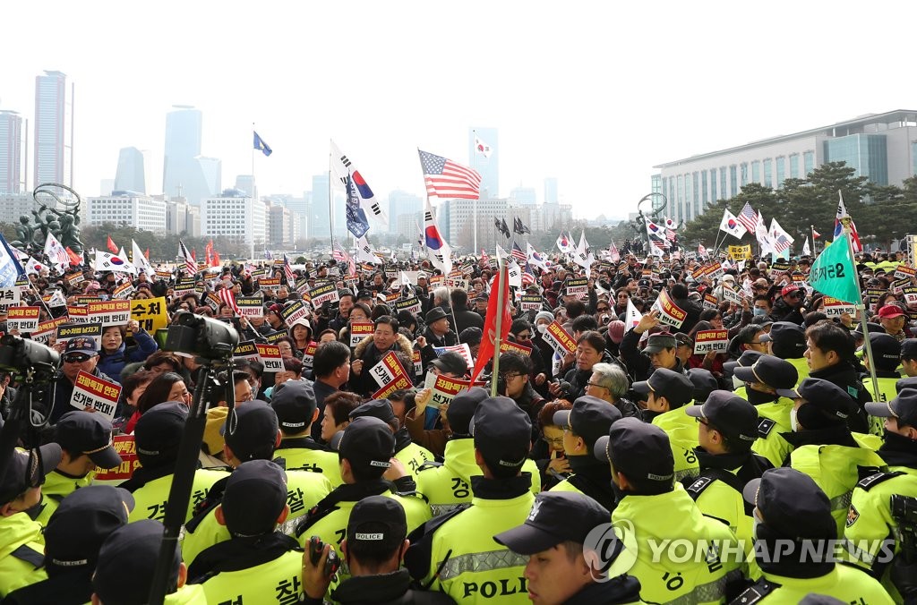 국회 진입 시위대, 경찰과 충돌