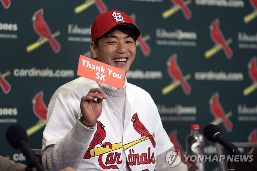 SK에 감사 표하는 MLB 세인트루이스 새 투수 김광현