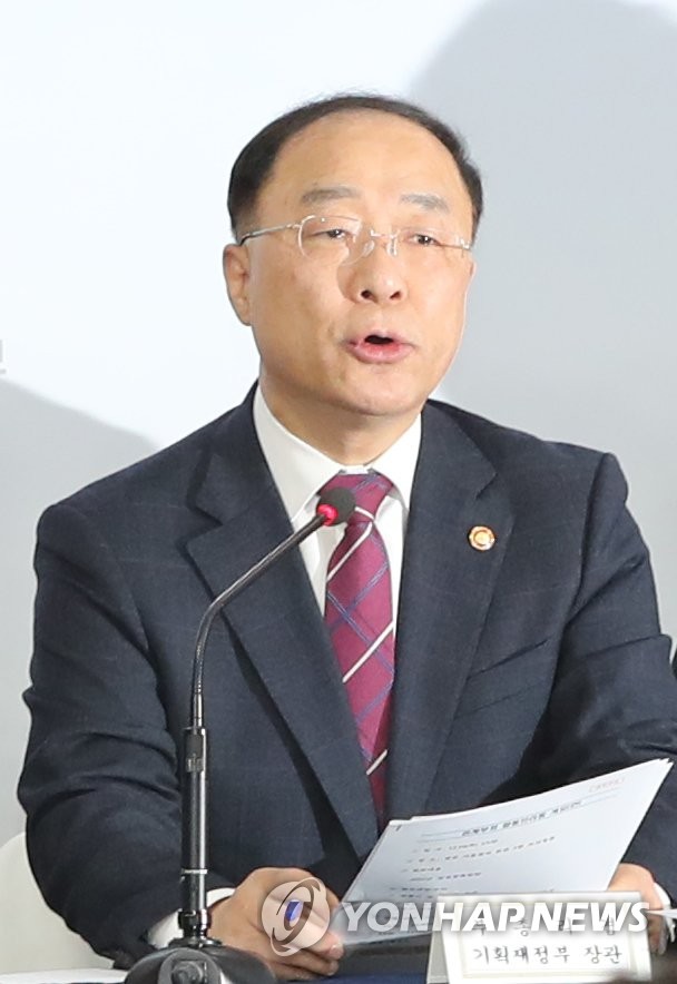 Finance Minister Hong Nam-ki speaks at a press conference on next year's economic policy on Dec. 19, 2019. (Yonhap)