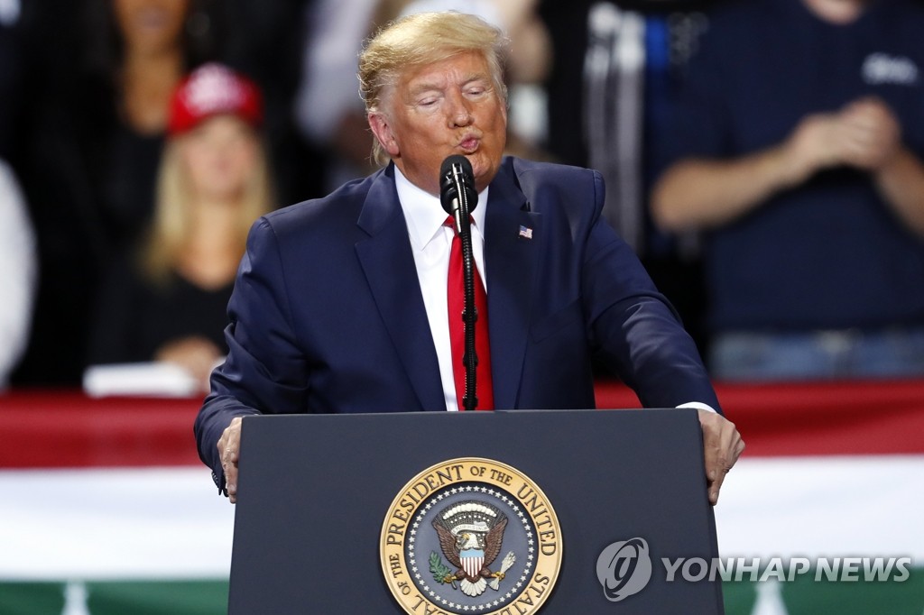 美미시간 찾아 연설하는 트럼프