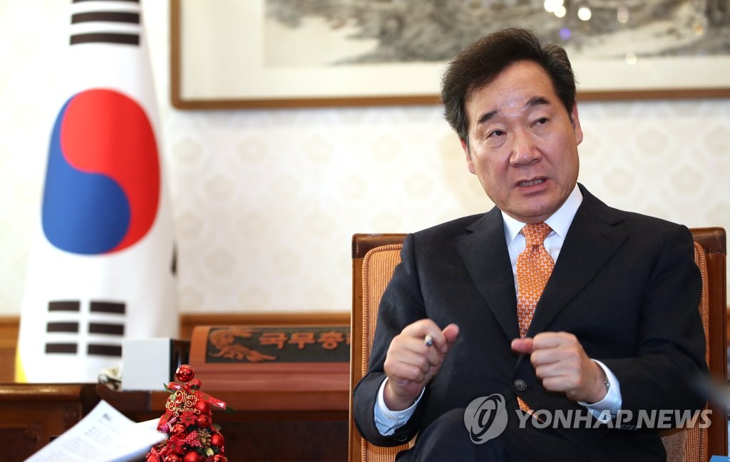 연합뉴스와 인터뷰하는 이낙연 총리