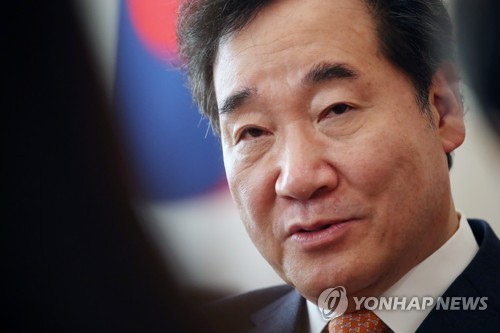 연합뉴스와 인터뷰하는 이낙연 총리
