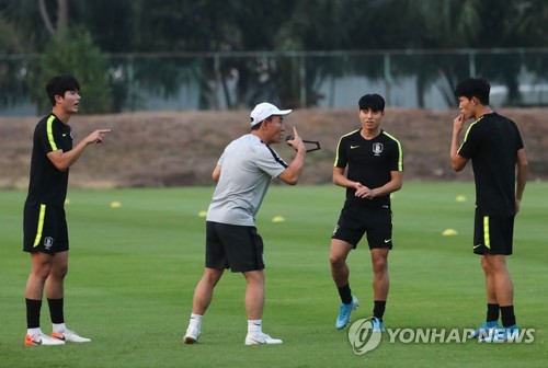 김학범, '우영아 똑바로 봐'