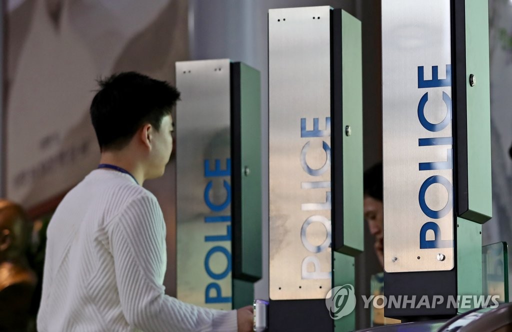 '청와대 하명수사 의혹' 경찰청 압수수색 종료