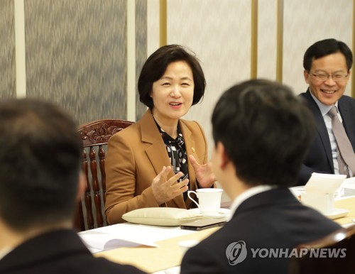 추미애, 일선 검사와 첫 만남…'직접수사 축소' 재차 강조